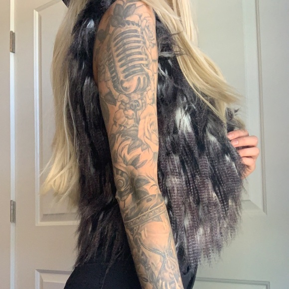 Dark grey fur vest - Picture 3 of 3